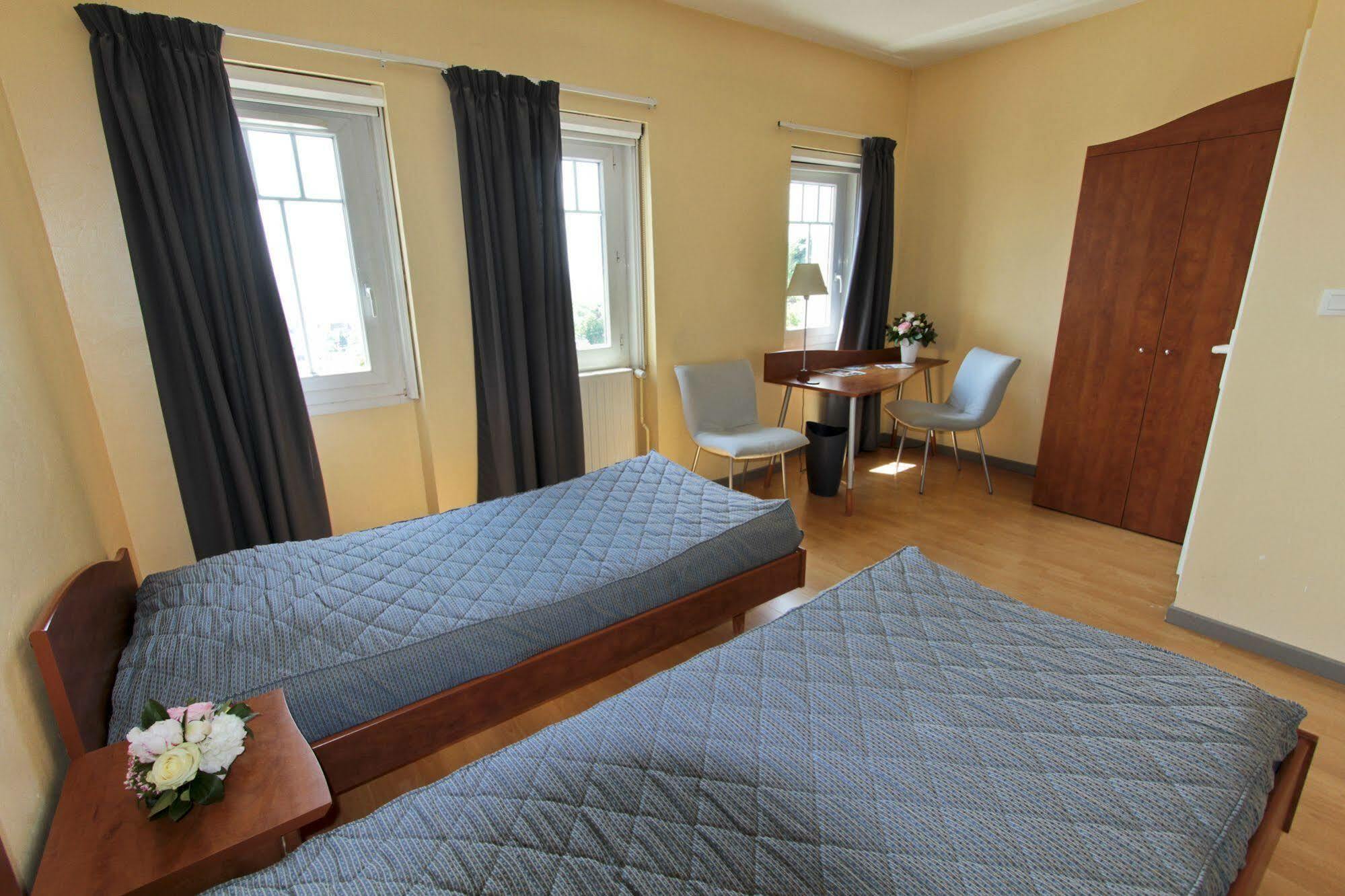 Hotel Centre Jean Bosco Lyon Exterior foto A typical room at the International House